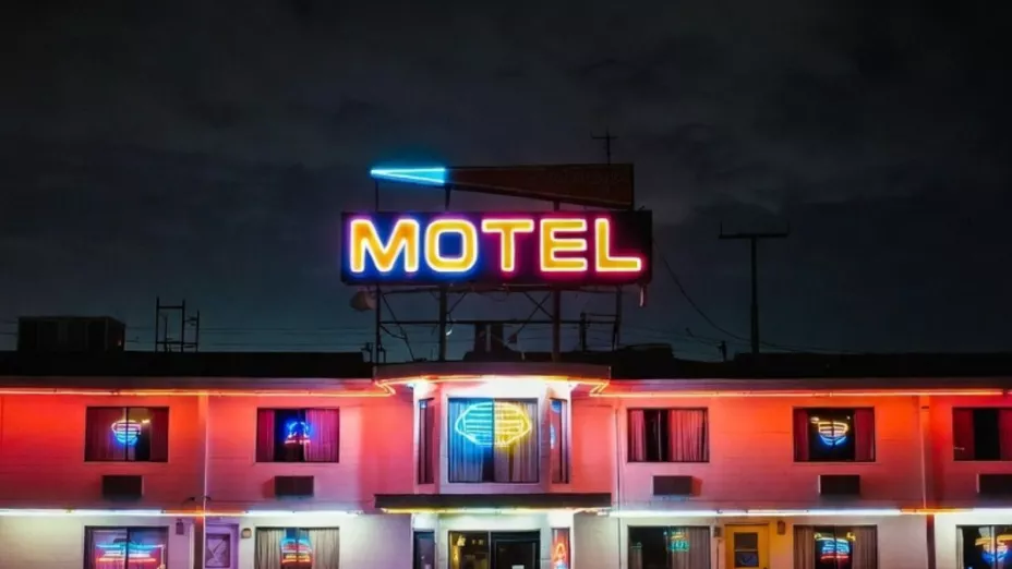 Abuelito se siente mal en motel
