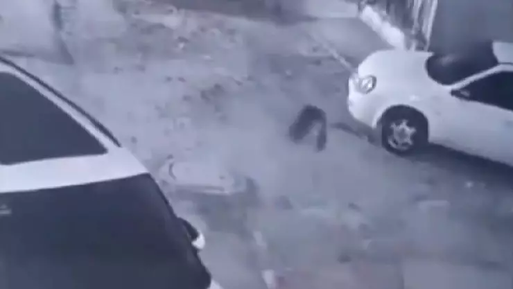 Fantasma es captado en plena calle y las cámaras de seguridad LO GRABAN