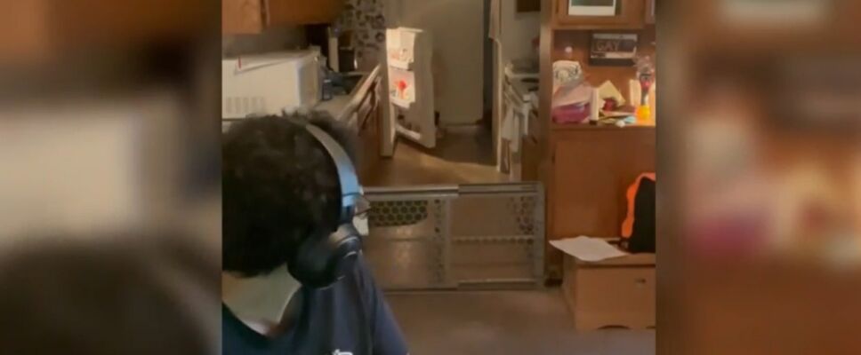 Fantasma busca comida en refrigerador de hombre y es captado en video