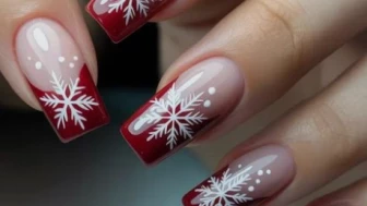 10 ideas de uñas copo de nieve para presumir en Navidad