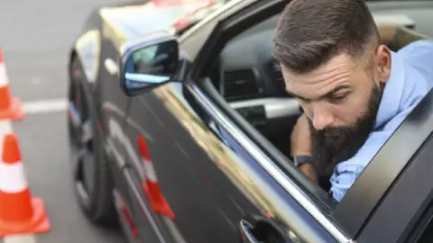 Cuál es la multa por estacionarse frente a una casa en CDMX