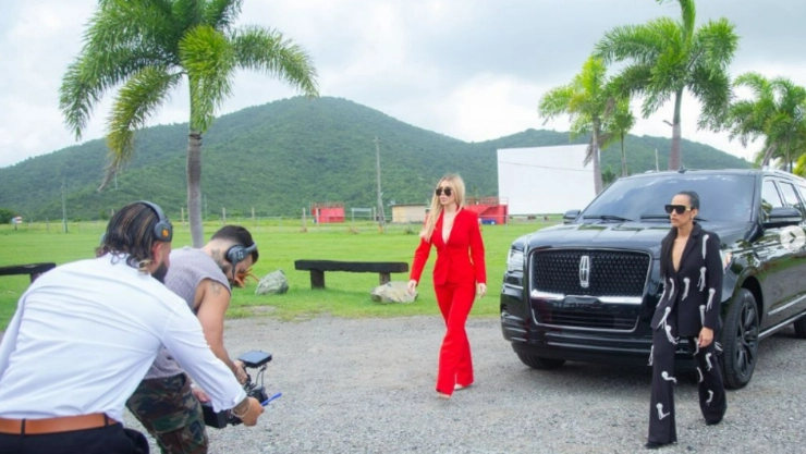 Emma Coronel saldrá en un video donde canta su abogada.