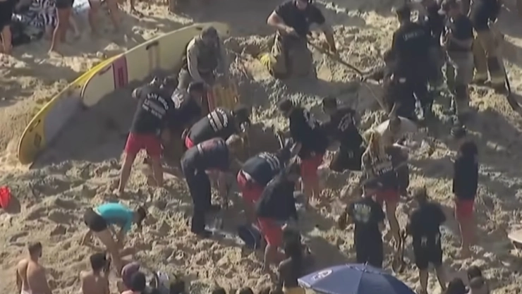 Socorristas rescatan una adolescente en San Diego, California