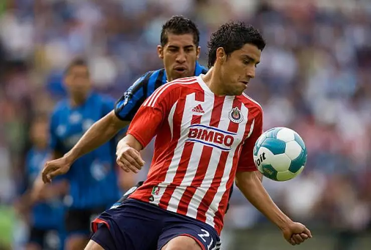 antonio-salazar-of-chivas-in-action-during-a-match-between-queretaro-picture-id141590270.jpeg
