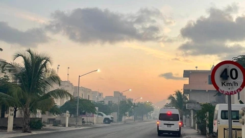 Incendio forestal provoca presencia de humo en Playa del Carmen hoy 3 de junio de 2024