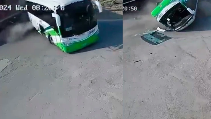 Autobús embestido por tren