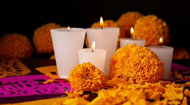 Ideas DIY 3 ideas para hacer velas personalizadas para recordar a tus difuntos en el Día de Muertos.jpg