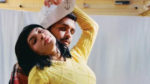 Nodal y Cazzu vivirán con su bebé en una casa rodante