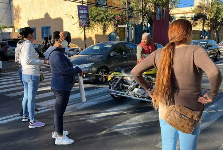 Padres de familia protestan por peleas dentro y fuera de una escuela en Álvaro Obregón