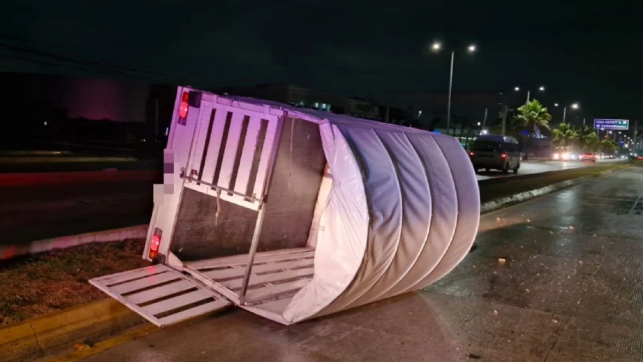 ¡Mañana accidentada en Cancún por PISO MOJADO! Se registra doble accidente de tránsito HOY 16 de diciembre
