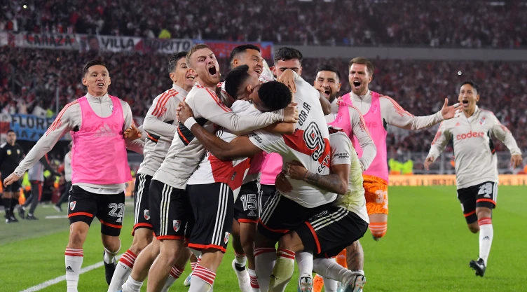 Miguel Borja festeja gol con River Plate buscado por Cruz Azul