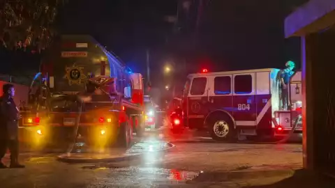 FOTOS: Fuerte incendio sorprende la noche de este 12 de marzo de 2025