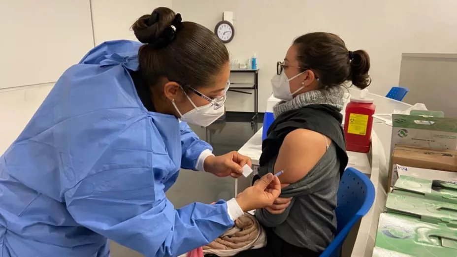 Vacunación masiva covid.jpeg