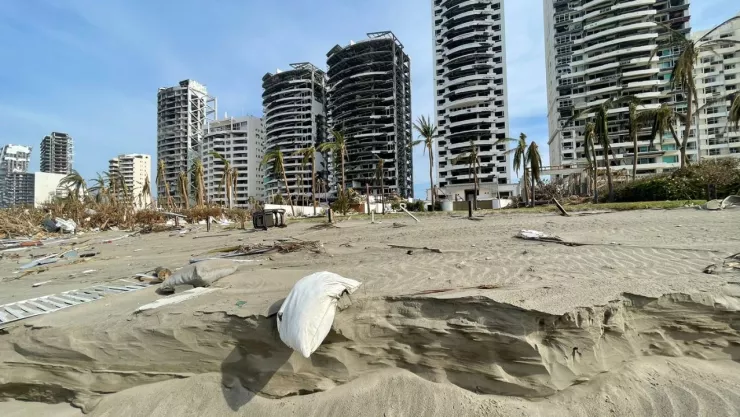 Así luce la Playa de la Zona Diamante en Acapulco tras el paso de “Otis” en Guerrero
