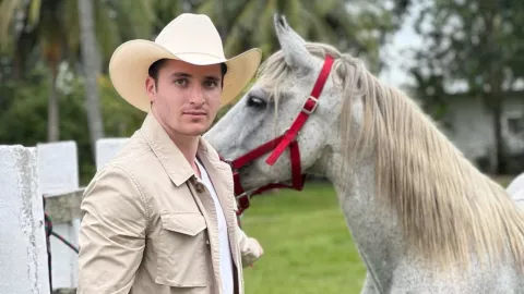 Hermano de Fátima Bosch se vuelve viral en Miss Universe 2025 con mensaje emotivo