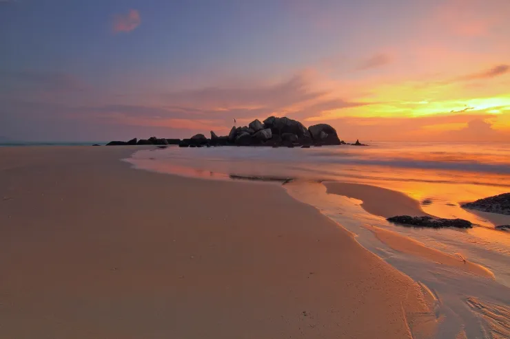 ¿Qué hay debajo de la arena de las playas?