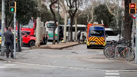 Accidente mortal en Barcelona: Choque entre autobuses deja 30 personas heridas