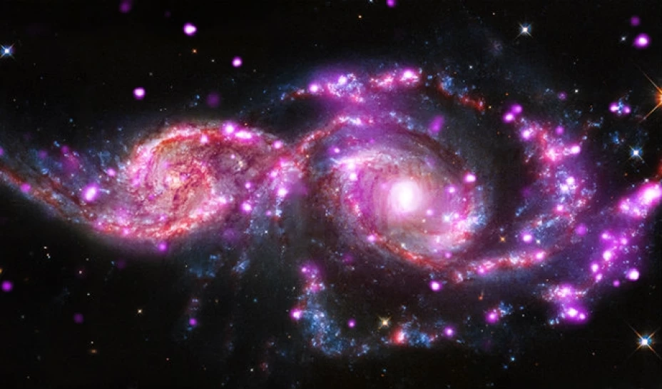 El choque de 2 galaxias fue plasmado en una imagen sin precedentes, al captar las luces de rayos X que generan durante su encuentro