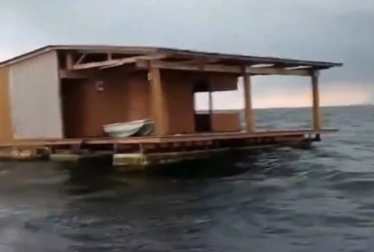 Restaurante flotante arrastrado corriente río Tuxpan fuertes lluvias reaparece costas Alvarado Veracruz