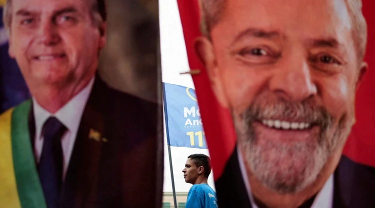 Se reduce la ventaja de Lula sobre Bolsonaro rumbo a presidencial de Brasil.