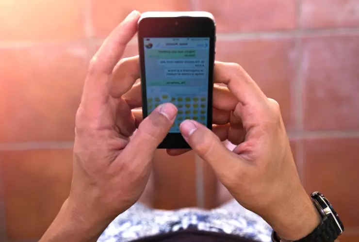 La aplicación de Whatsapp prohibe el uso de lagunas palabras y términos