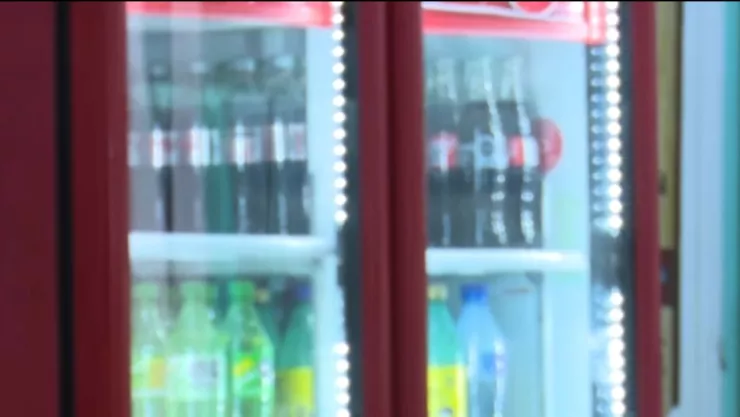 Aumento a los impuestos al refresco castiga a quienes menos tienen en México