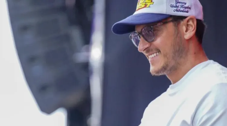 mesut-ozil-asi-transformo-cuerpo-tras-retiro-video