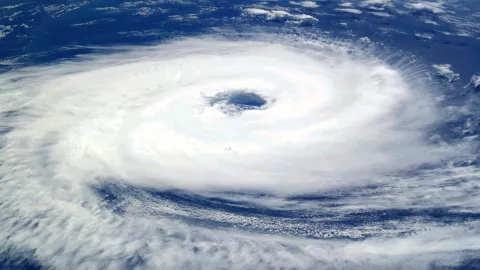 Huracán Erin ¿Cuál es su trayectoria y qué lugares están en alerta por su impacto