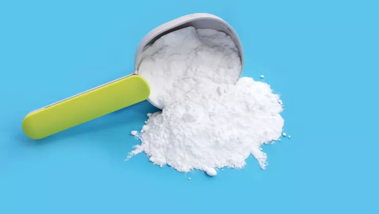 El bicarbonato de sodio es tu aliado perfecto para eliminar olores de tu perro