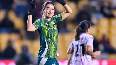 Greta Espinoza festeja gol con Tigres Femenil