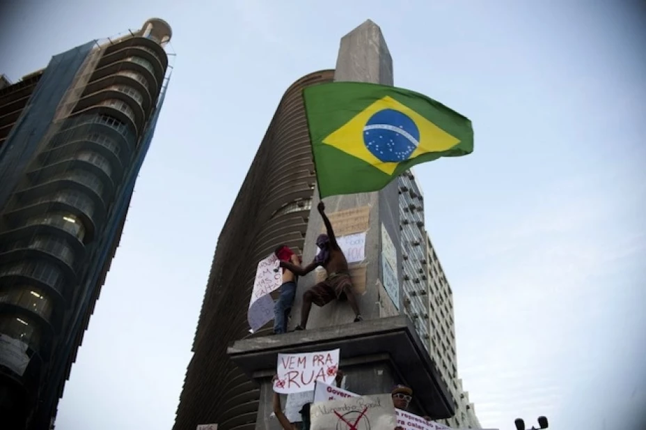 El descontento en Brasil, que comenzó como una protesta por el aumento de las tarifas al transporte público, se ha tornado en protestas anti-gobierno