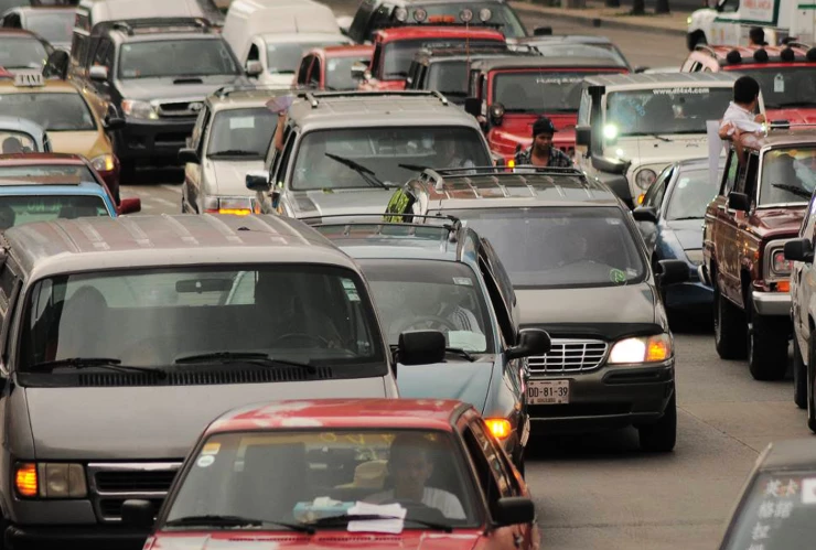 El Doble Hoy No Circula busca reducir la generación de contaminantes en el Valle de México.