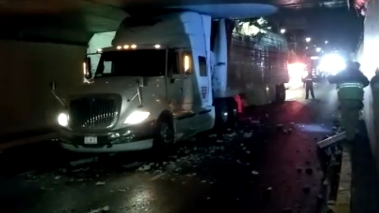 TRÁILER ATORADO.jpeg