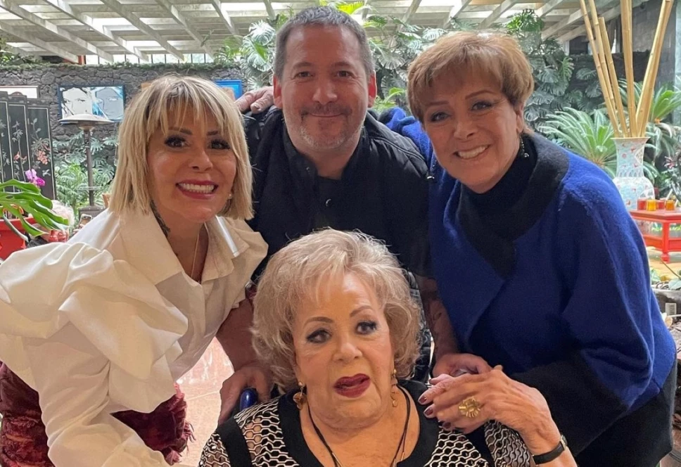 Hijos de Silvia Pinal.jpg