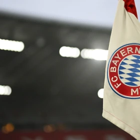 Vincent Kompany, entrenador del Bayern Múnich, es hospitalizado tras colapsar en pleno entrenamiento