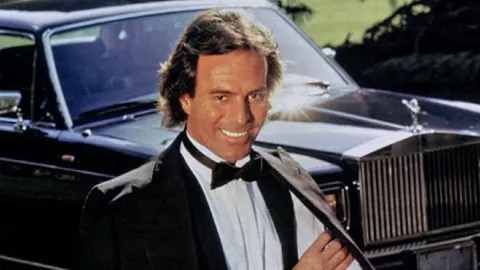 Revelan inesperado secreto de Julio Iglesias en medio de escándalo