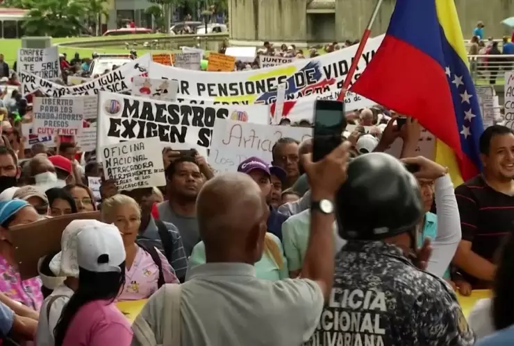 Protestas en Venezuela: trabajadores exigen aumentos salariales.