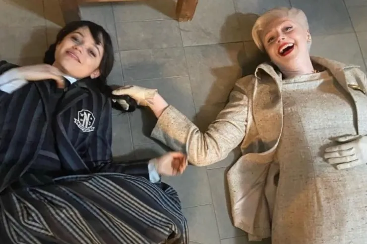 Jenna Ortega junto a Gwendoline Christie