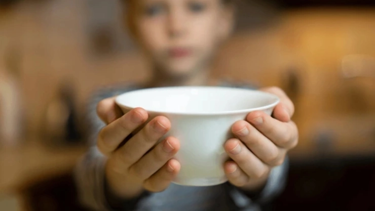 Madre MATA a su hijo de 7 años por pedirle comida; otra niña resultó herida