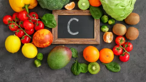 La vitamina C es uno de los mejores aliados para incorporar colágeno