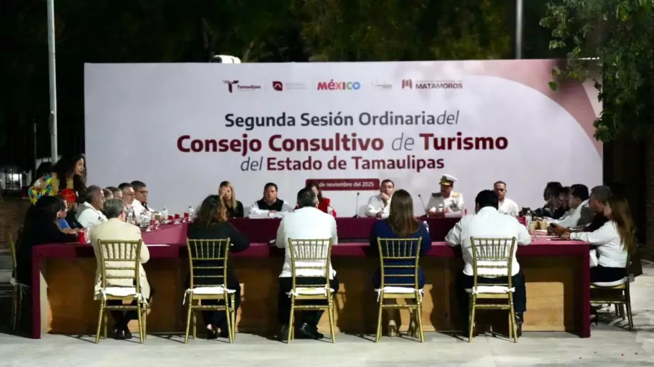 Integrantes del consejo consultivo de turismo de tamaulipas y autoridades reunidos en la segunda sesión