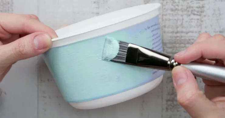 7 ideas para reciclar los botes de yogurt y darles una segunda vida en el hogar