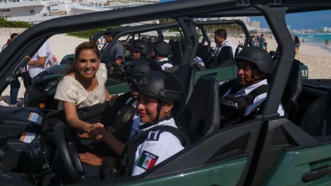 La gobernadora Mara Lezama reforzó las herramientas de la policía turística en Cancún