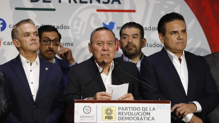 El PRD acusa de exclusión política y pausa su relación con el Frente Amplio por México tras la expulsión de sus candidatos.