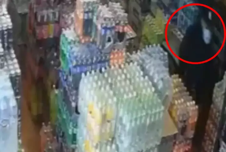 VIDEO | ¿Karma instantáneo? Ladrón se dispara solo en un intento de robo