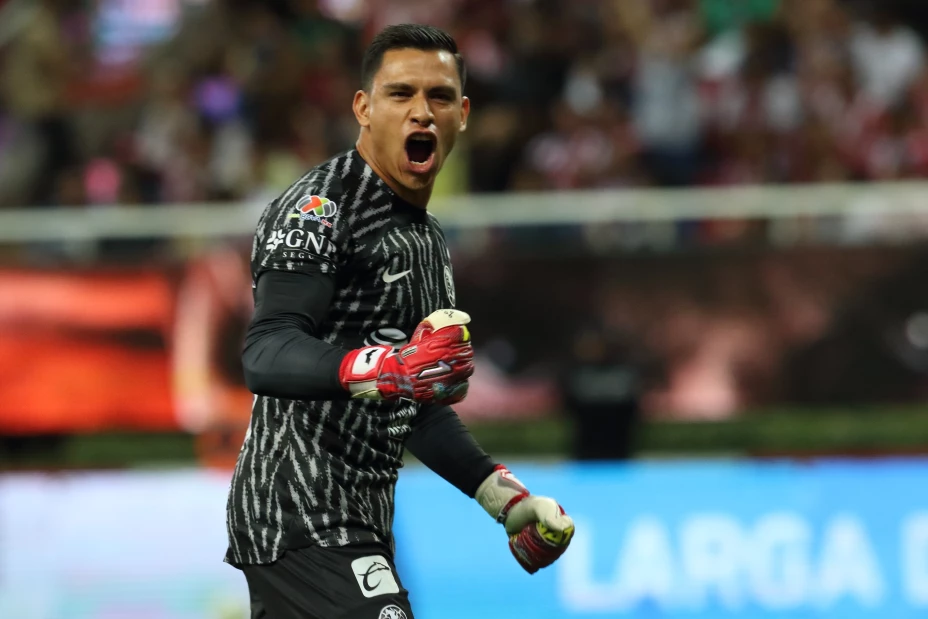 ángel malagón festajando goll del América.jpg