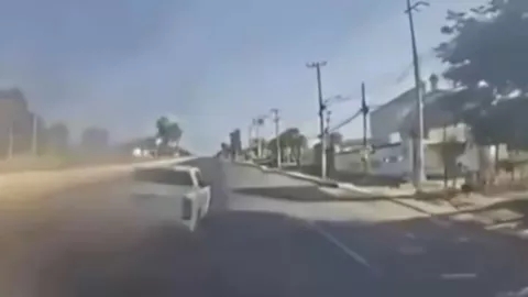 “Agárrense, nos van a quemar”; revelan VIDEO de cómo un conductor se enfrenta a sujetos armados en Jalisco