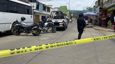 Hombre es arrollado por autobús en Xalapa
