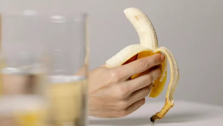 ¿Es realmente bueno comer plátano en ayunas? Ventajas y desventajas