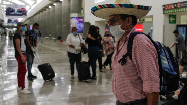 Turistas internacionales en el AICM